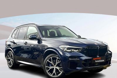 BMW X5 M50i