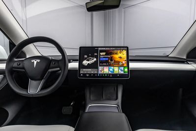 Tesla Model Y Long Range  Dual Motor AWD