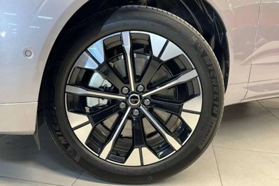 Volvo XC60 B5 AWD Ultra Dark