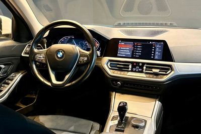 BMW Seria 3 318i Advantage aut