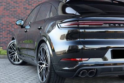 Porsche Cayenne Coupe E-Hybrid Black Edition