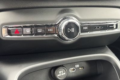 Volvo XC40 B3 Plus Dark