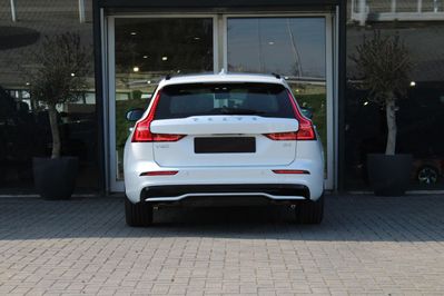 Volvo V60 B4 B Plus Dark