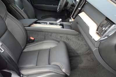 Volvo XC60 B5 AWD Ultra Dark