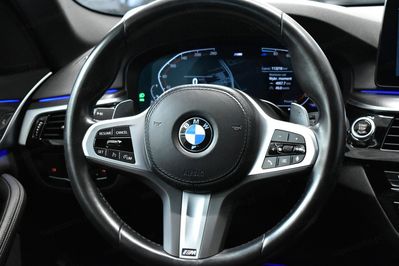 BMW Seria 5 520d xDrive M Sport mHEV aut