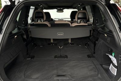 Volvo XC90 T8 AWD Plug-In Hybrid Plus Dark 7os