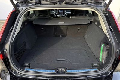 Volvo V60 B4 B Plus Dark