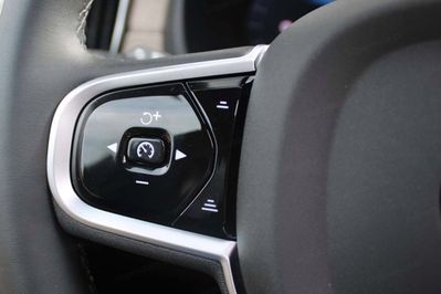 Volvo XC90 B5 AWD Ultra Dark