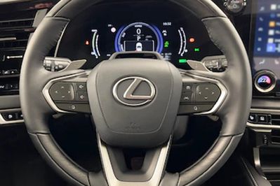 Lexus RX 450h+ Omotenashi 2.5 Hybrid Plug-in