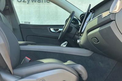 Volvo XC60 B5 B AWD Plus Dark aut