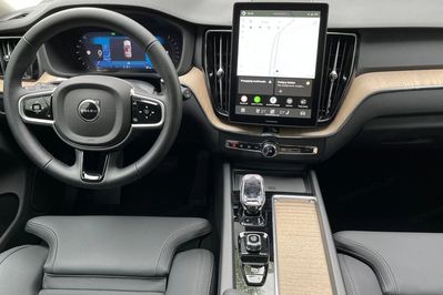 Volvo XC60 B5 B AWD Plus Dark