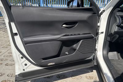 Lexus UX 250h F Impression