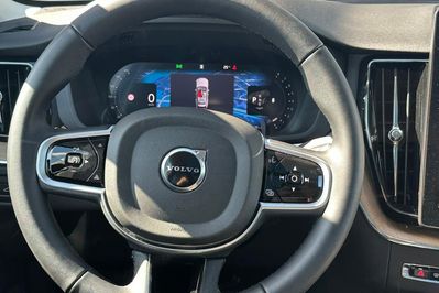 Volvo XC60 B5 B AWD Plus Dark aut