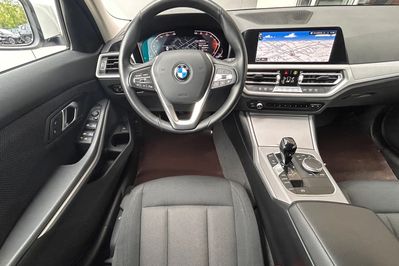 BMW Seria 3 318i Advantage aut