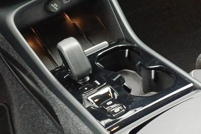 Volvo XC40 B3 B Plus Dark