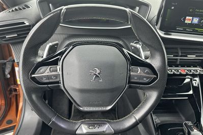 Peugeot 2008 GT 1.2 PureTech EAT8