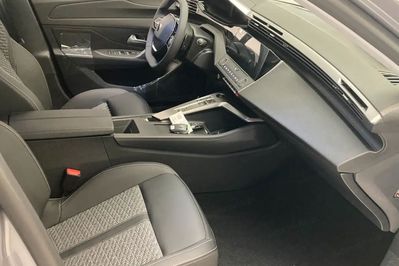 Peugeot 308 Business EAT8 1.5 BlueHDi