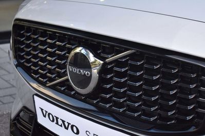 Volvo V60 T6 AWD Plug-In Hybrid Plus Dark