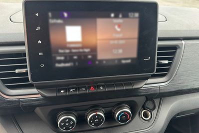 Renault Trafic L2H1 Extra AT9