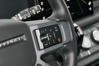 Land Rover Defender 110 D300 X-Dynamic HSE