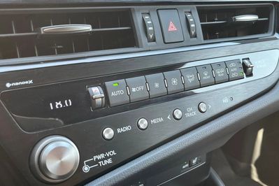 Lexus ES 300h F Sport Design