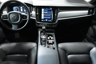 Volvo S90 D4 Momentum