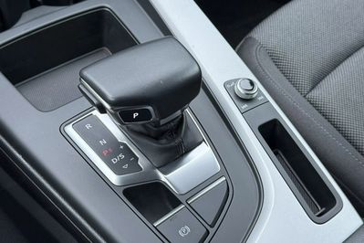 Audi A4 35 TFSI mHEV S Line S tronic