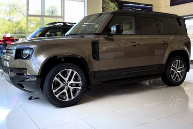 Land Rover Defender 110 3.0 D250 X-Dynamic HSE