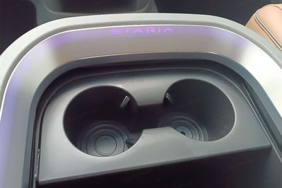 Hyundai Staria Kombi Luxury HEV AT