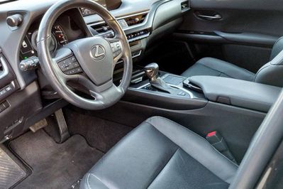 Lexus UX 250h GPF Business 2WD