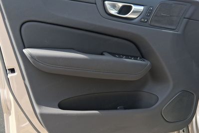 Volvo XC60 B5 B AWD Plus Dark aut
