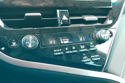 Toyota Camry 2.5 Hybrid Prestige