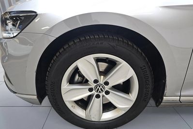 Volkswagen Passat 2.0 TSI Elegance DSG