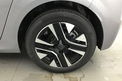 Peugeot 208 ALLURE 1.2 mHEV e-DCS6