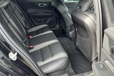 Volvo V60 B4 B Plus Dark