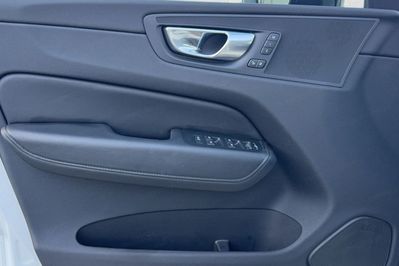 Volvo XC60 B5 B AWD Plus Dark aut