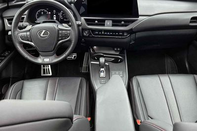 Lexus UX 300h F Sport 2.0 Hybrid Dynamic Force