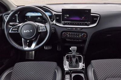 Kia Ceed 1.5 T-GDI mHEV Business Line DCT