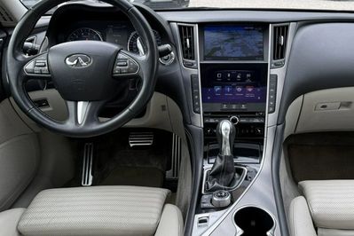 Infiniti Q50 Hybrid AWD