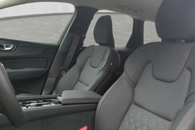Volvo XC60 B5 B AWD Plus Dark aut