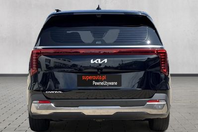 Kia Carnival Signature 9os.