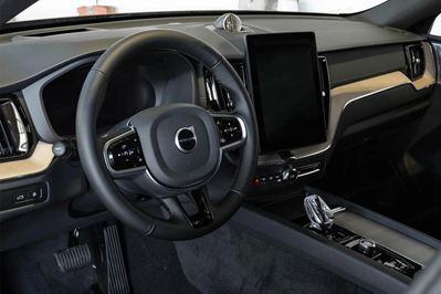 Volvo XC60 T6 Plug-In Hybrid AWD Ultra Dark