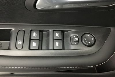 Peugeot 208 ALLURE 1.2 mHEV e-DCS6