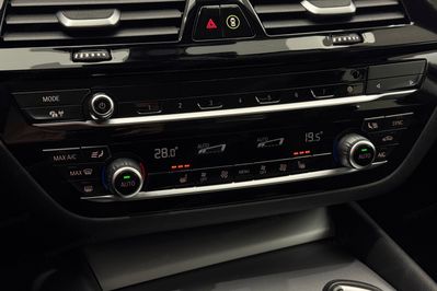 BMW Seria 5 520i mHEV aut