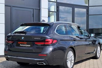 BMW Seria 5 530e xDrive Luxury Line aut