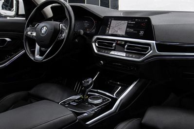 BMW Seria 3 318i Advantage