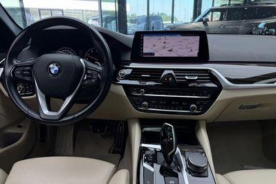 BMW Seria 5 530i xDrive M Sport sport