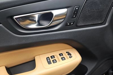Volvo XC60 T8 Plug-In Hybrid AWD Ultimate Bright