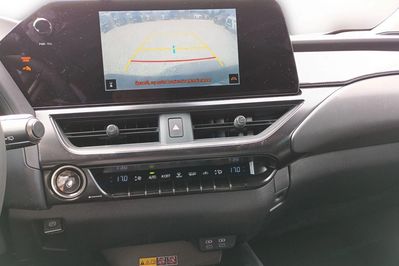 Lexus UX 300h F Sport Design