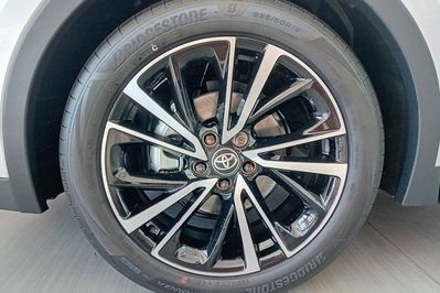 Toyota C-HR Executive 2.0 Plug-in Hybrid Dynamic Force